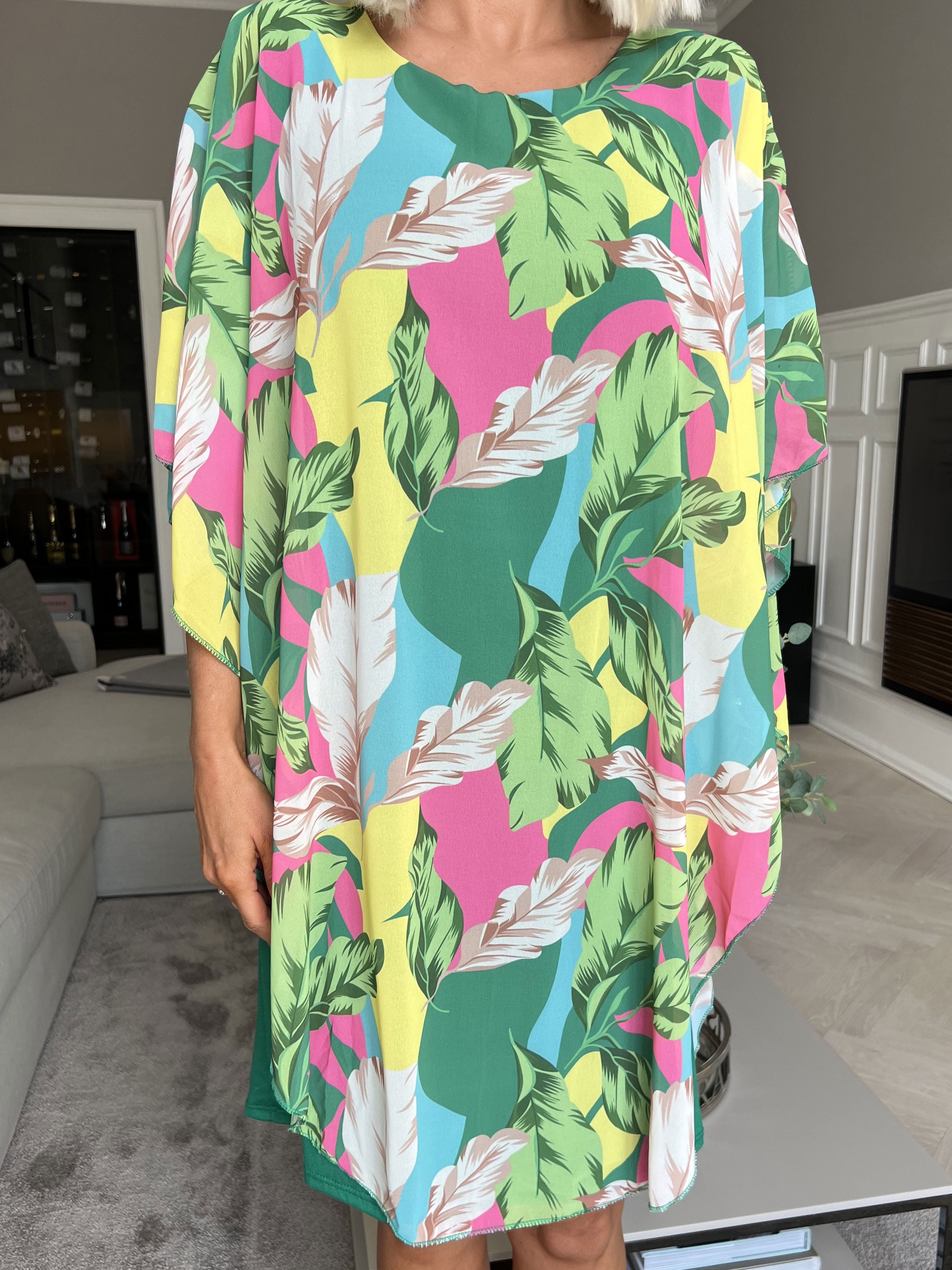 Kenya Feather - Tunikaklänning med mönstrat chiffonglager